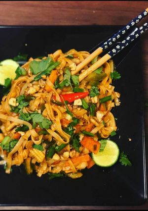 A picture of Vegetarian Pad Thai Noodles.