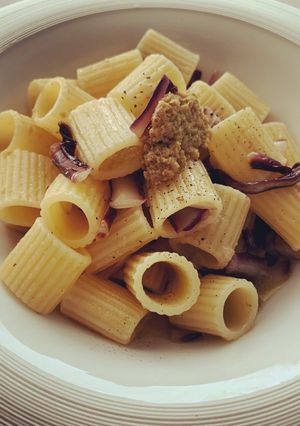 Foto di Mezze maniche di Kamut al radicchio e trito di olive