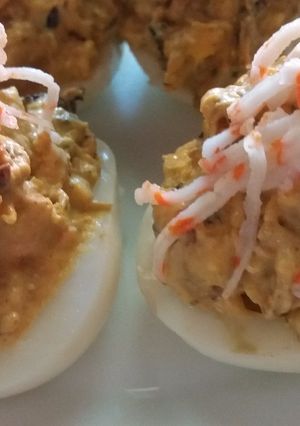 Una foto de Huevos rellenos de mejillones en escabeche