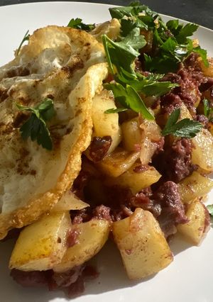 Foto resep Potatoes and eggs topping brekkie