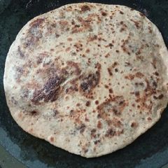 A picture of Alsi ke parathe.