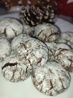 O poză a rețetei Chocolate Crinkles, reteta de biscuiti americani cu ciocolata.