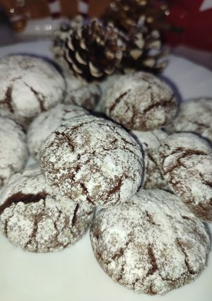 O poză a rețetei Chocolate Crinkles, reteta de biscuiti americani cu ciocolata.