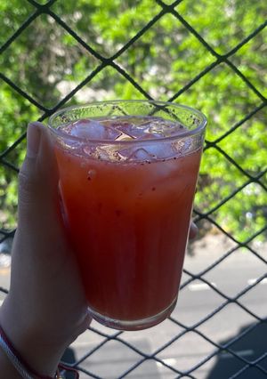 Una foto de Jugo de frutas de estación 🍓🍊