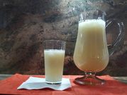 Una foto de aguas frescas de melon