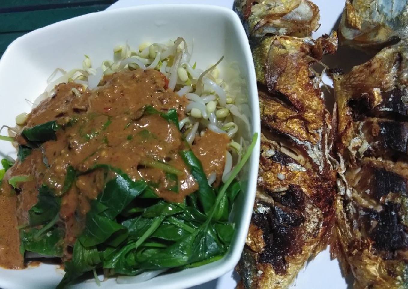 Ikan gembung goreng dan pecel sayur sederhana