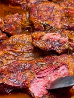 Foto de Carne de vaca ao forno com vinho tinto