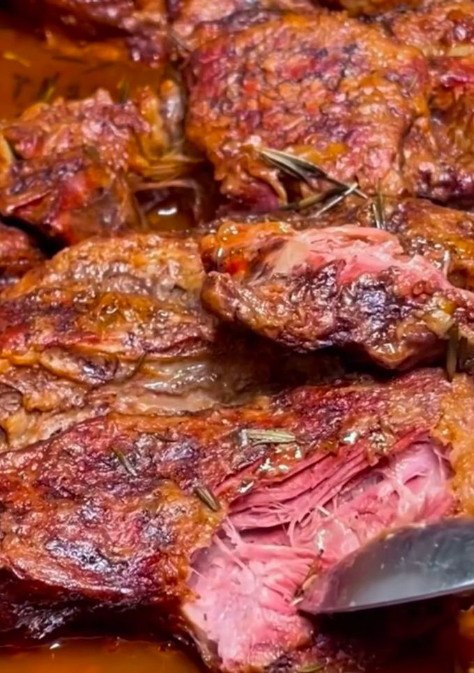 Foto de Carne de vaca ao forno com vinho tinto