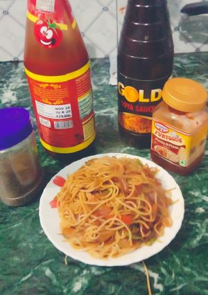 हक्का नूडलस (hakka noodles recipe in Hindi) रेसिपी मुख्य फोटो
