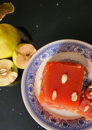 Una foto de Dulce de Membrillo con almendras
