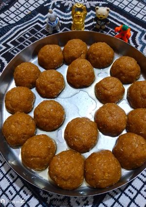 ચુરમા ના લાડુ (Churma Ladoo Recipe In Gujarati) રેસીપી મુખ્ય ફોટો