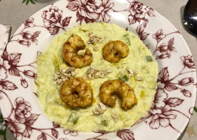 Guida passo passo a Preparare Fatto in casa super veloce Vellutata di porri con gamberi al curry