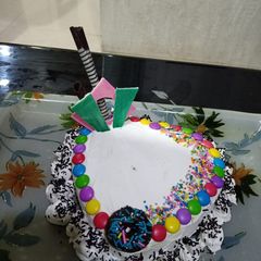 A picture of Homemade oreo biscuite cake.