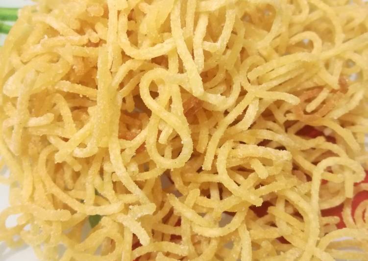 Langkah Mudah untuk Membuat Cemilan spagetti goreng kriuk yang Bisa Manjain Lidah