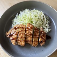 A picture of Tonkastu.
