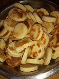 Una foto de Galletitas de vainilla y limón en sartén de hierro