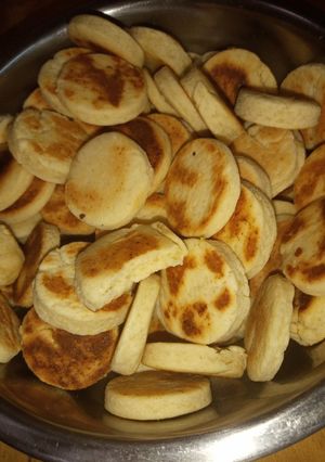 Una foto de Galletitas de vainilla y limón en sartén de hierro