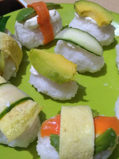 Una foto de Sushi económico