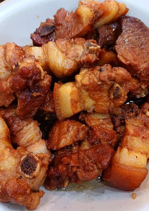 Hình của món Thịt sườn thăn kho nước dừa.