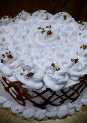 A picture of White Forest cake.