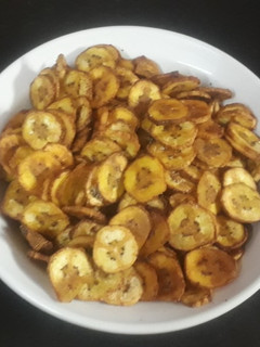 வாழைக்காய் சிப்ஸ்(valaikkai chips recipe in tamil) செய்முறை முக்கிய புகைப்படம்