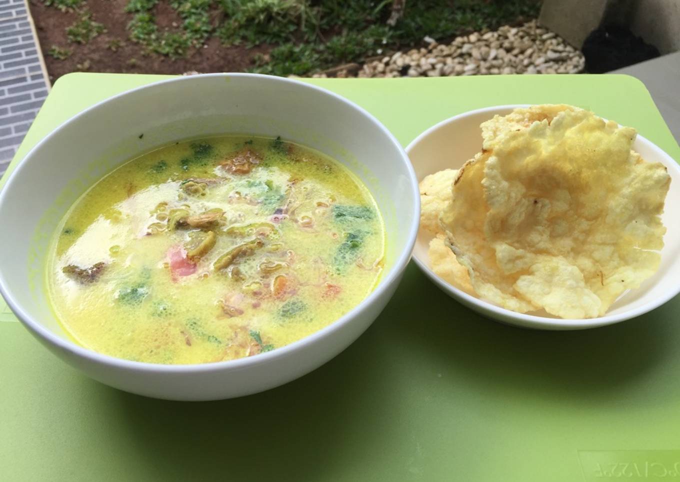Soto ayam kuah santan