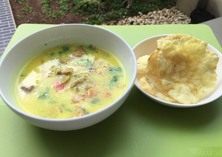 Bagaimana Menyiapkan Soto ayam kuah santan yang Sempurna