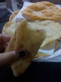 Una foto de Shelpek (torta frita - tortilla húngara)