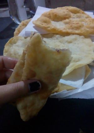 Una foto de Shelpek (torta frita - tortilla húngara)