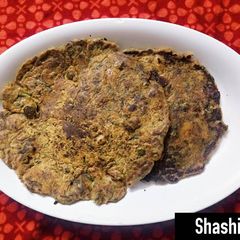 A picture of Thalipeeth.