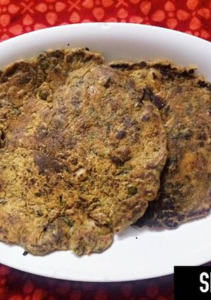 A picture of Thalipeeth.