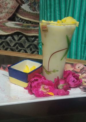 A picture of Summary spacial mango 🥭 shake.