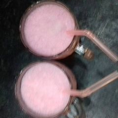 A picture of Strawberry shake.