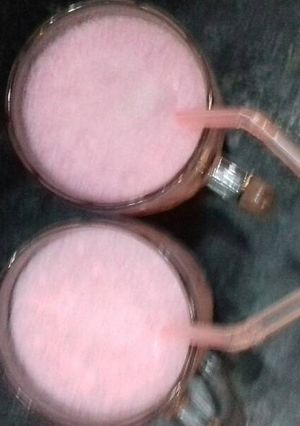 A picture of Strawberry shake.