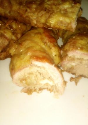 O poză a rețetei Rulouri de mușchiuleț de porc cu șuncă și cașcaval.