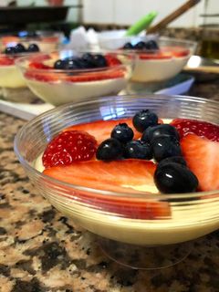 Una foto de Mousse de mango súper fácil