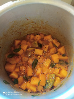 மஞ்சள் பூசணி பொரியல்(manjal poosani poriyal recipe in tamil) செய்முறை முக்கிய புகைப்படம்
