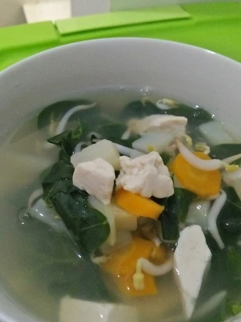 Langkah Mudah untuk Menyiapkan Resep  Sup bening daun kelor yang Bisa Manjain Lidah, Lezat