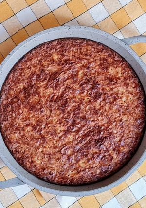 Una foto de Torta de cebolla con harina de trigo sarraceno 🥧 Torta salada de cebolla versión sin gluten 🧅🫒