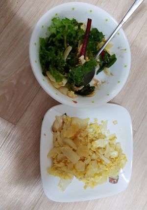 A picture of Quick Balsamic vegetable salad and egg scramble with onion.