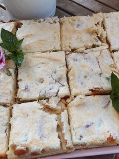 Una foto de Pastel polaco de manzana con merengue de almendras