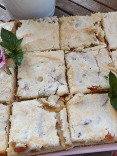 Una foto de Pastel polaco de manzana con merengue de almendras