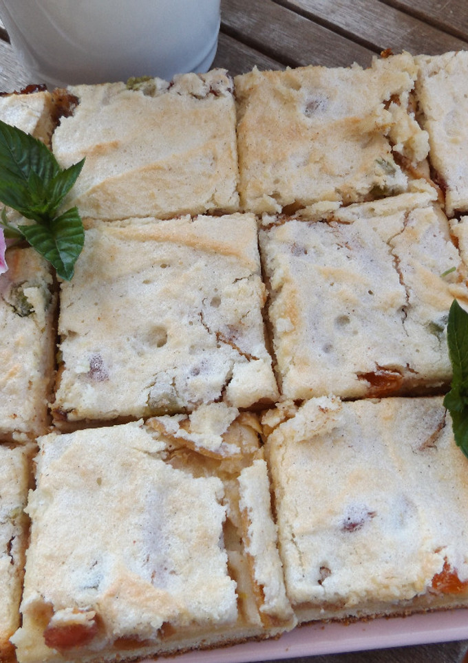 Una foto de Pastel polaco de manzana con merengue de almendras