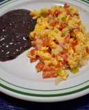 Huevos revueltos a la mexicana