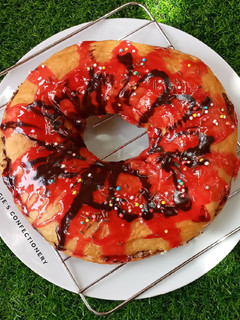 A picture of Giant glazed doughnut.