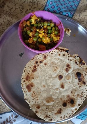 मटर पनीर भुर्जी(matar paneer bhurji recipe in Hindi) रेसिपी मुख्य फोटो