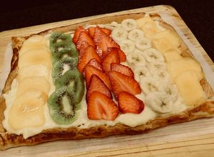 Foto principal de Tarta de hojaldre con crema pastelera y frutas