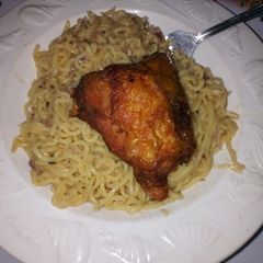 Plain Indomie with Sweet Fried Chicken A picture of Plain Indomie with Sweet Fried Chicken.