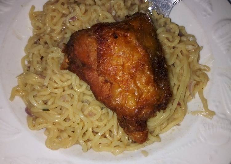 Recipe of Perfect Plain Indomie with Sweet Fried Chicken