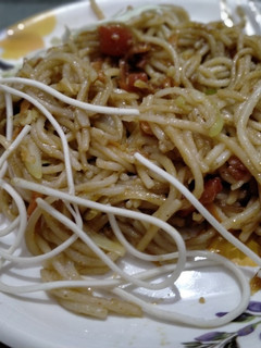 હક્કા વેજ નૂડલ્સ( Hakka veg Noodles recipe in Gujarati રેસીપી મુખ્ય ફોટો